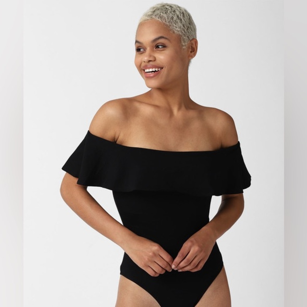 Forever 21 black knit flounce ruffle off the shoulder snap closure bodysuit sz M